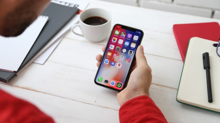 Comparing Flagship Phones: A Detailed Analysis